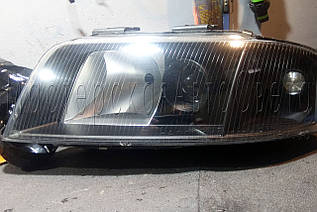 Audi A6 (C5) — заміна штатних лінз на біксенонові лінзи Hella 4 3.0 дюйма, у фарах