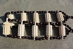 Масажер для спини колючий, ручна робота.