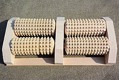 Масажер для ніг на 4 ролики, ручна робота.