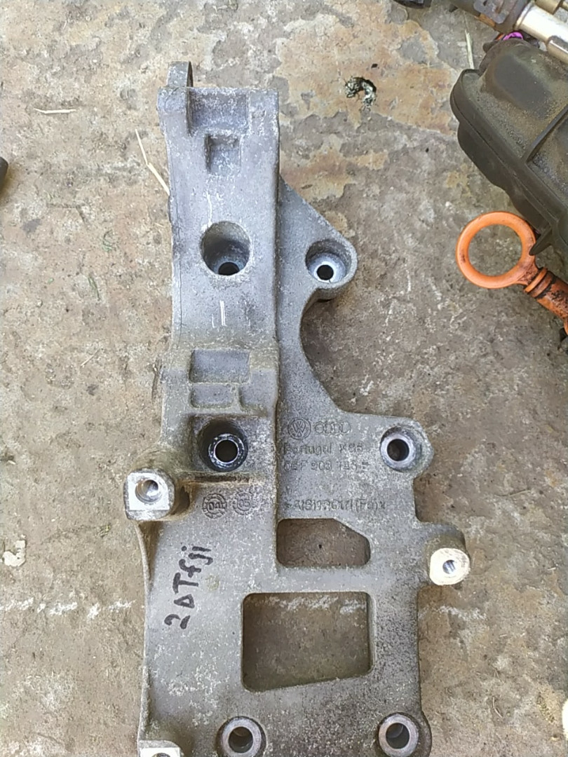 Кронштейн генератора 2.0 tfsi skoda octavia А5, фото 1