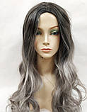 Перука жіноча з проділом хвиляста сіра омбре, фото 3