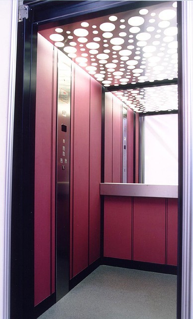 Пасажирський ліфт вантажністю 630 кг