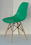 Стілець із пластику Nik (Нік) зелений 47 на дерев'яних ніжках, фото 3