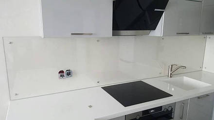 Кухонный фартук из прозрачного стекла - установка в Днепре 1