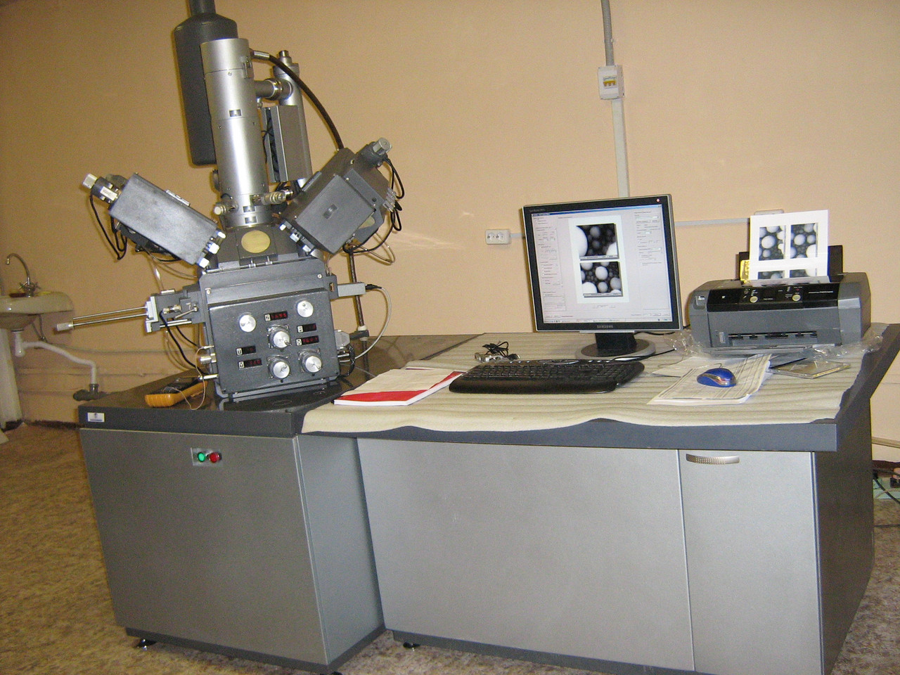 Ремонт і обслуговування растрових електронних мікроскопів