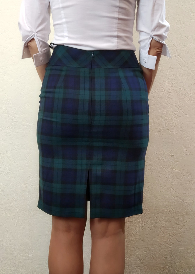 Женская теплая юбка в клетку с карманами Ю85