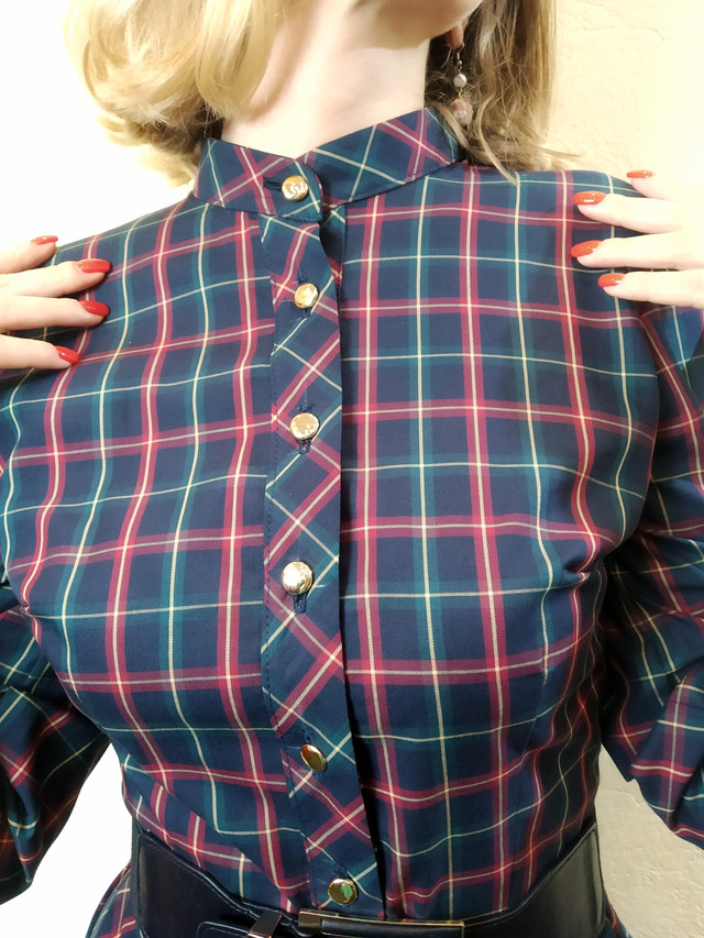 Платье миди с юбкой клеш в клетку П199