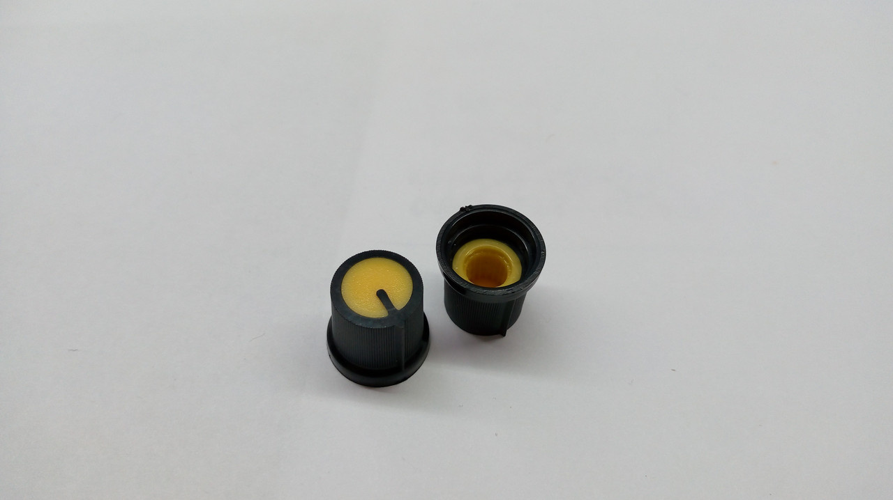 Ручка для потенціометра чорна з жовтою вставкою AG3 (під зірочку).