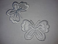 Аппликация для одежды бабочки  4,3 х 3,1 белая маленькая