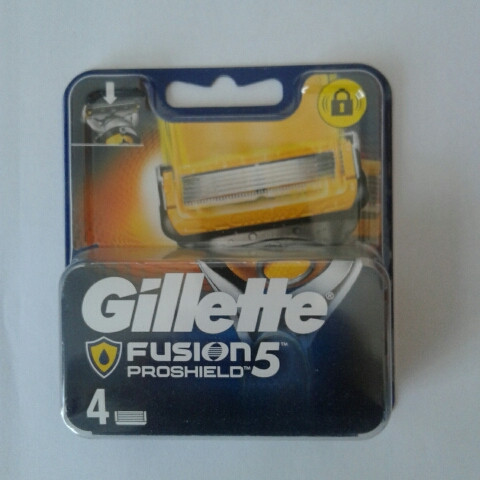 Касети Gillette Fusion 5 Proshield 4 шт. (Мартриджі жилет Фюжин 5 прошилд жовті Оригінал Німеччина)
