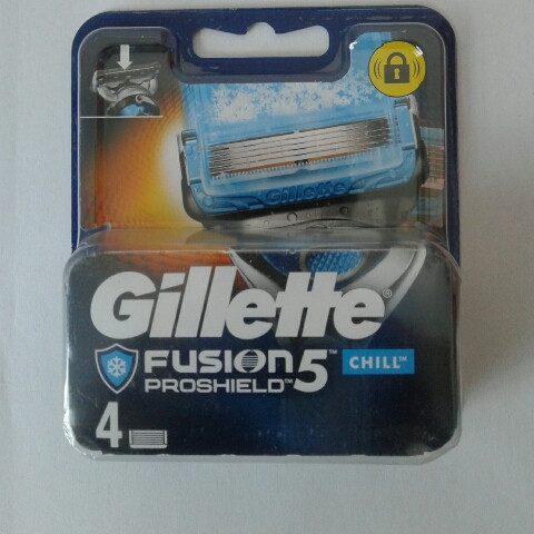 Кассеты Gillette Fusion 5 Proshield 4 шт. ( Картриджи жиллетт Фюжин 5 прошилд синие Оригинал Германия )