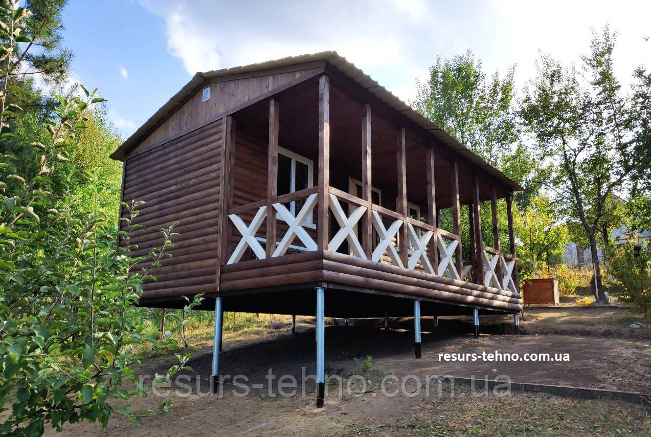 Модульний дачний будинок 7 м х 3 м із блокхауса з терасою