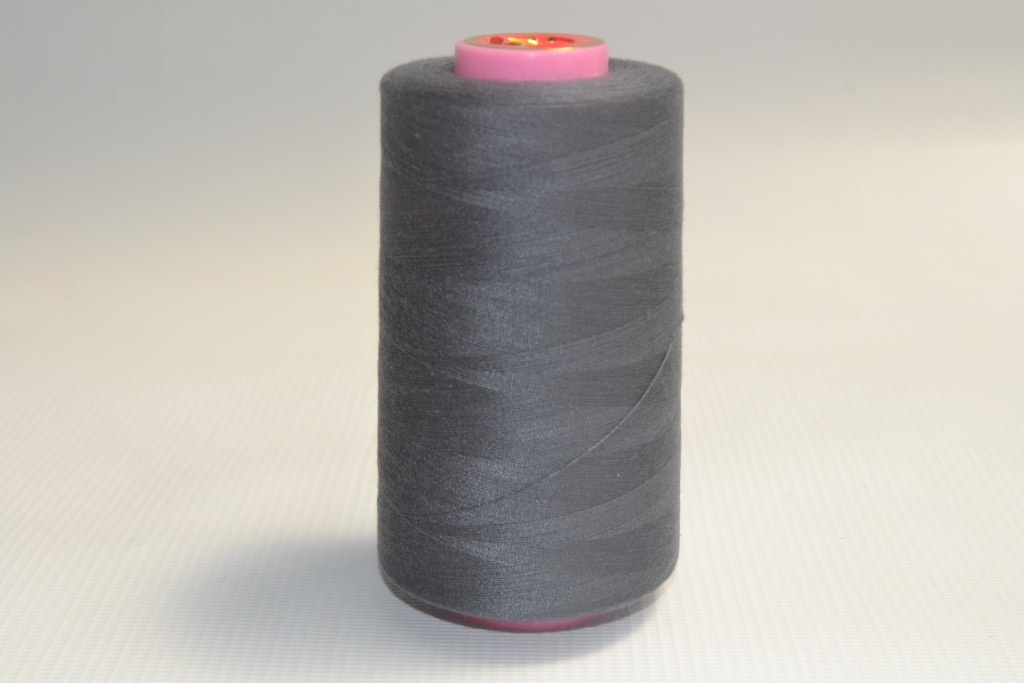 Швейные нитки разных цветов 874