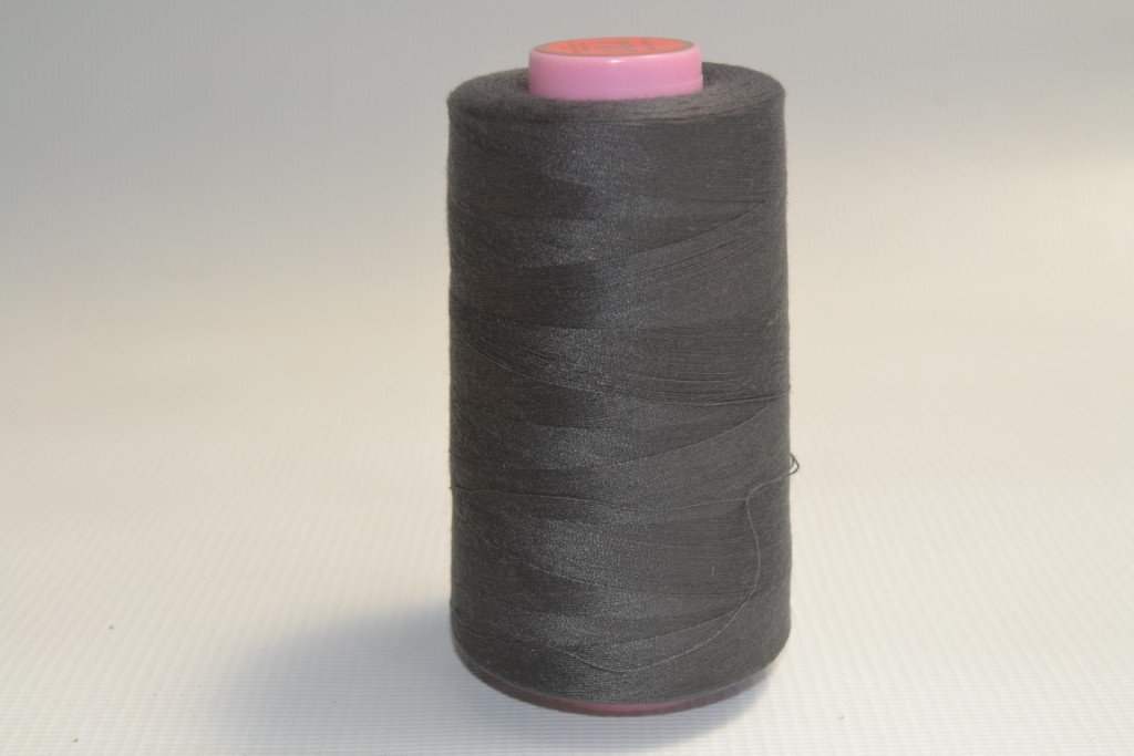 Швейные нитки разных цветов 875