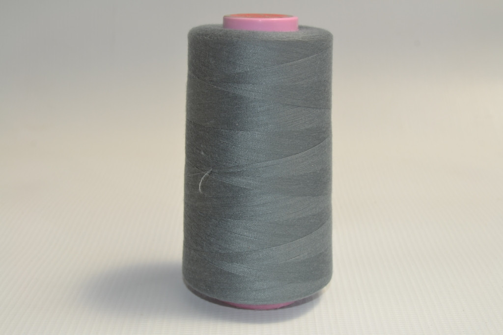 Швейные нитки разных цветов 888