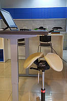 Salli Sway (КОЖА) - эргономичный стул седло позволяет сидящему наклонять сиденье в разные стороны