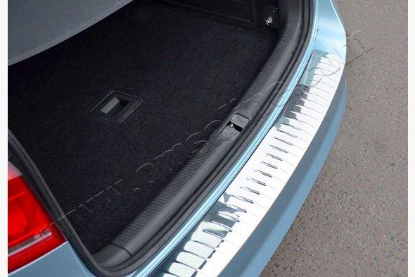 Накладка на задній бампер Volkswagen Passat B7 SW (2011-) 7538095