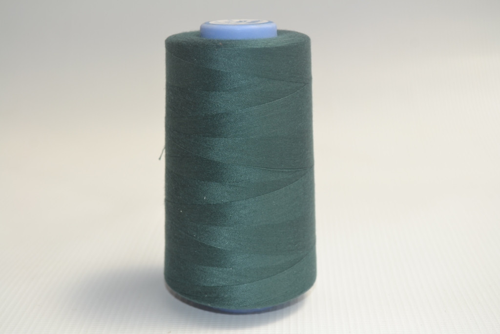 Швейные нитки разных цветов 900