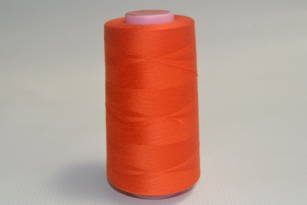 Швейные нитки разных цветов 934