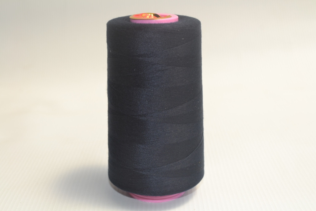 Швейные нитки разных цветов 937