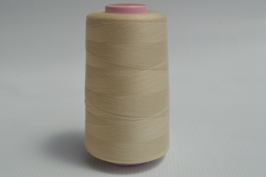 Швейные нитки разных цветов 950