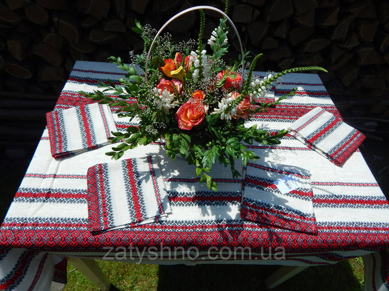 Вишита скатертина червона на льоні і серветки