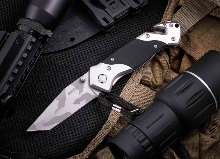 Ніж складний , матеріал рукояті - G10 і метал, з камуфляжним візерунком на лезі ножа, практичний, зручний