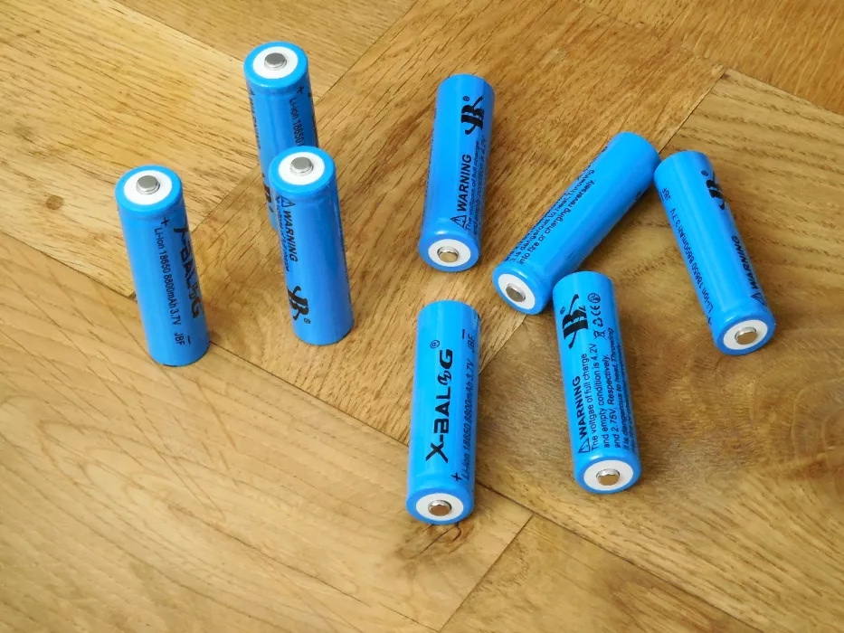 Акумулятор 18650 8800 mAh 3,7 V синій (реальних 500-600 mAh)