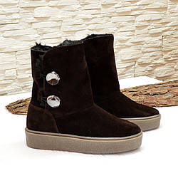 Уггі стильні замшеві на товстій підошві, декоровані гудзиками