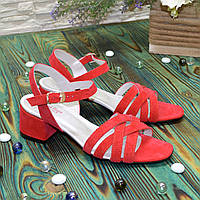 Босоножки женские замшевые на невысоком каблуке, цвет красный