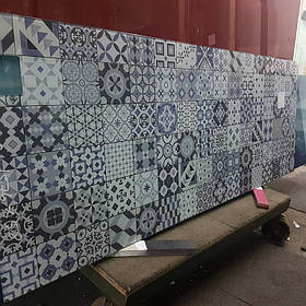 Стеклянная панель под плитку - установка на кухне в Запорожье 3