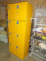 Комірки для зберігання товару металеві.