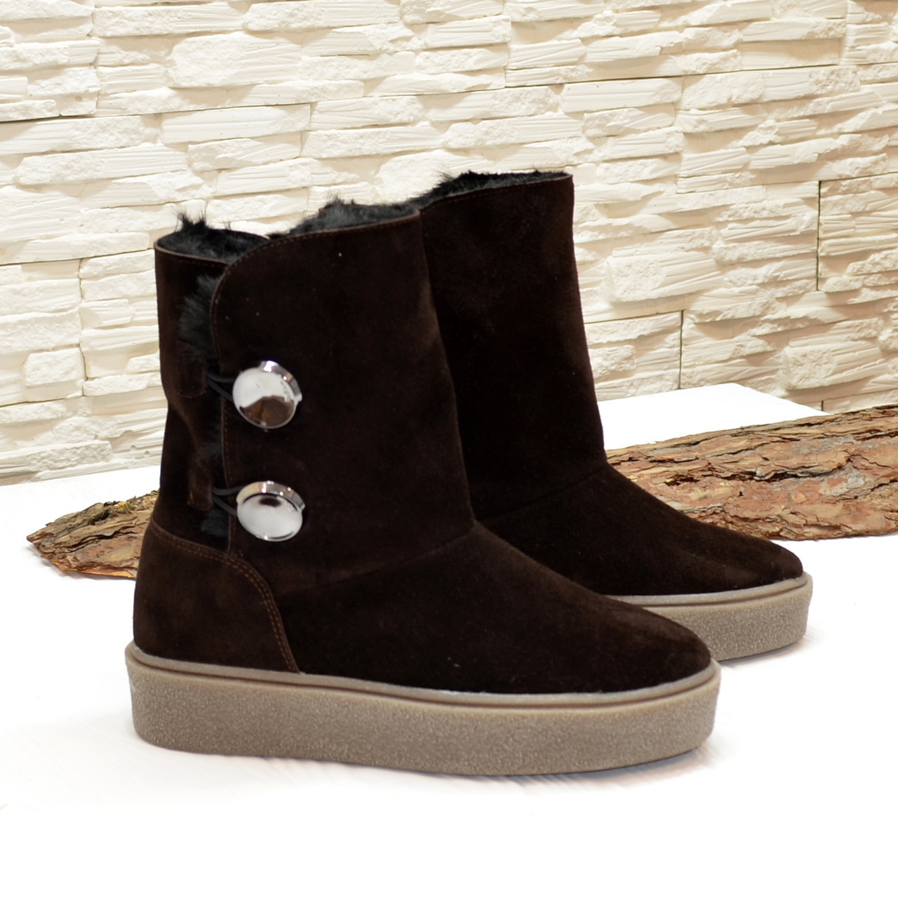 Уггі стильні замшеві на товстій підошві, декоровані гудзиками, фото 1
