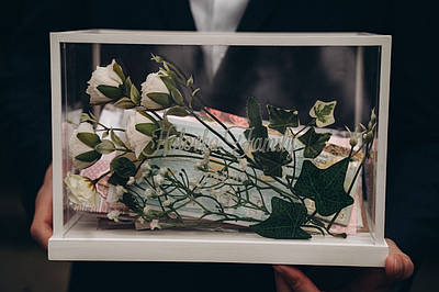 Прозора весільна скринька "Сяйво" з білим обрамленням та нішею для декору