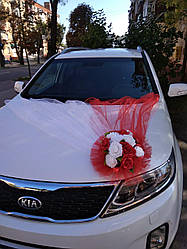 Ікебана на весільну машину червона. Прикраси на весільний автомобіль