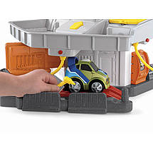 Fisher-Price Rev'n Go Garage Супер Трек і 2 монстр машини спецефекти заправка гараж, фото 2