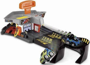 Fisher-Price Rev'n Go Garage Супер Трек і 2 монстр машини спецефекти заправка гараж, фото 3