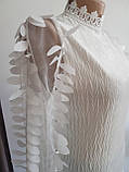 Біла жіноча кофта з аплікацією на рукавах, фото 10