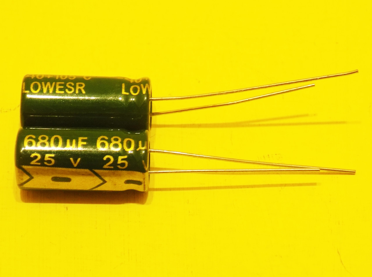 Конденсатори Chongx 25 v 680 mF 10 шт.
