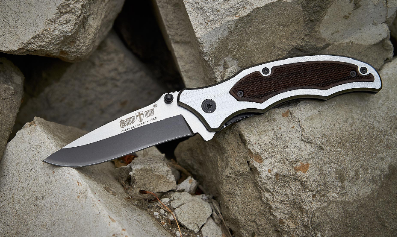 Ніж складний з металевої та дерев'яної ручкою, з подпальцевыми виїмками, з текстурованою накладкою