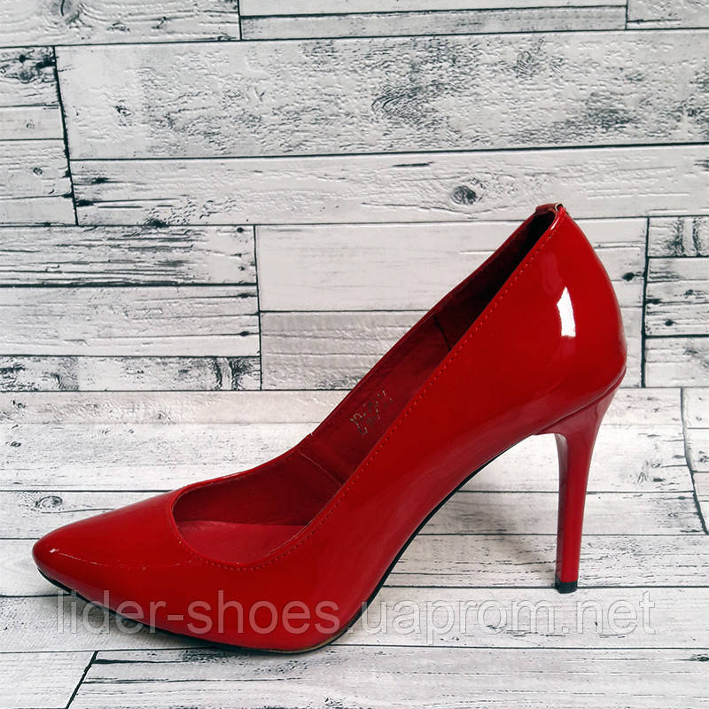 Жіночі туфлі човники червоні
