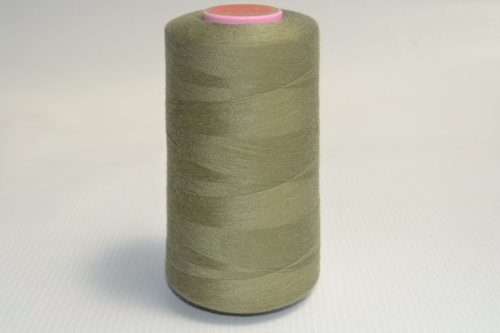 Швейные нитки разных цветов 978