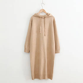 Жіноче довге плаття бежевого кольору з капюшоном