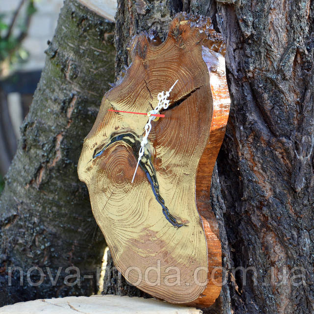 часы из дерева