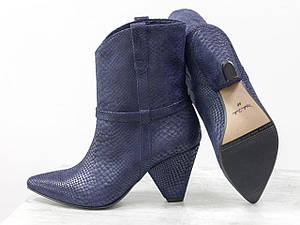 Стильні чоботи козаки з натуральної ексклюзивної шкіри синього кольору в текстурі "пітон"