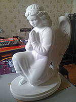 Скульптура ангелов на могилу из бетона. Ангелок из бетона 40 см