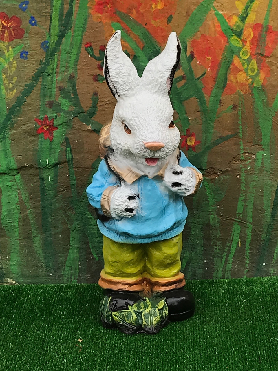 Садова фігура, зайченя з кошиком (висота 55 см)