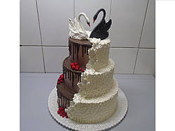 Торт триярусний