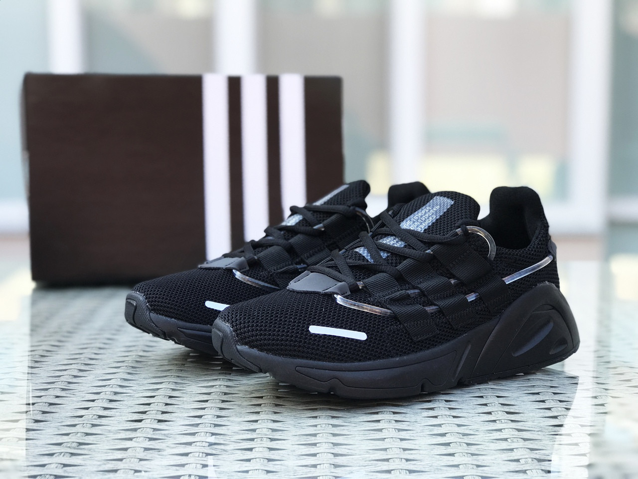 Кросівки чоловічі Adidas LXCON щільна сітка,чорні
