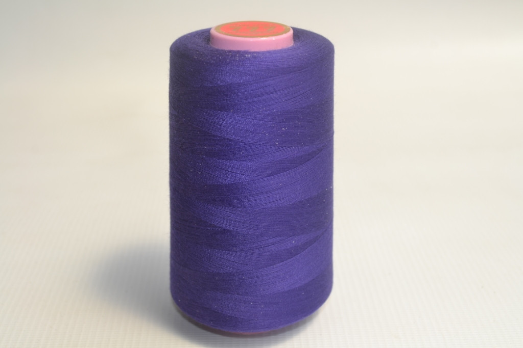 Швейные нитки разных цветов 1010